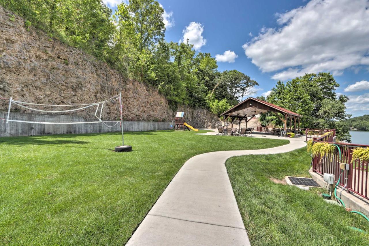 The Lake Escape With Balcony And Pool Access! Camdenton Eksteriør bilde
